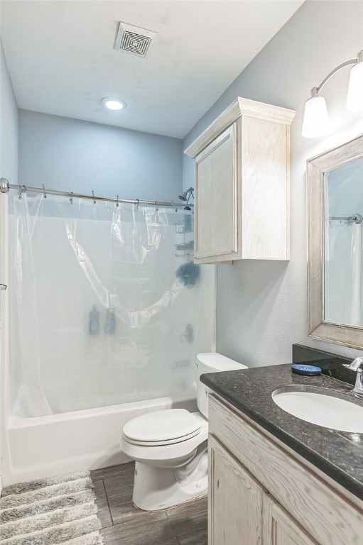 6705 Empire State Dr, Corpus Christi, TX 78414 - bathroom featuring vanity, shower / bath combo with shower curtain, wood finished floors, and recessed lighting