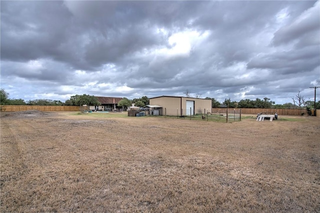 view of yard with an outdoor structure