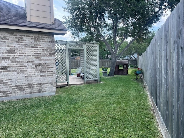 5413 Fisher Cir, Corpus Christi, TX 78413 - fenced backyard with an outdoor structure