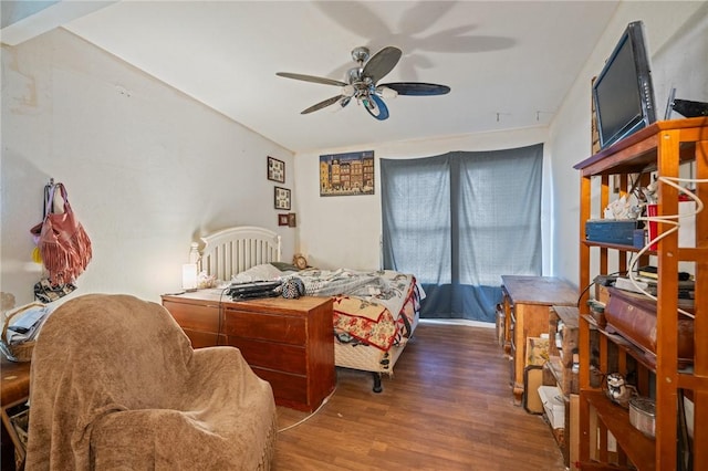 3730 Lincoln St, Corpus Christi, TX 78415 - bedroom with wood finished floors and a ceiling fan