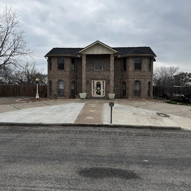 view of front of house