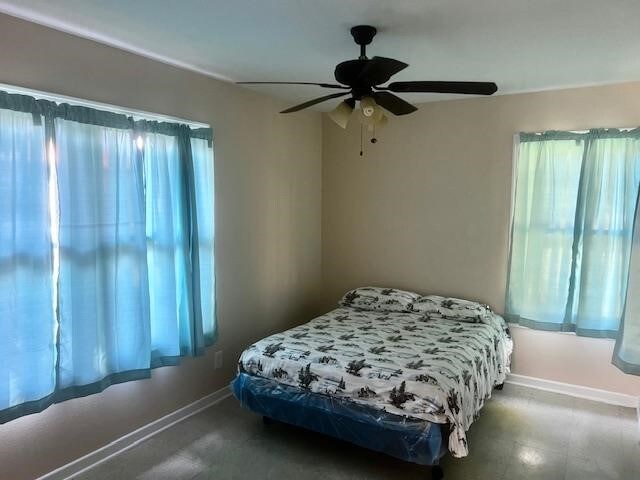502 S Stephenson St, Beeville, TX 78102 - bedroom featuring baseboards and ceiling fan