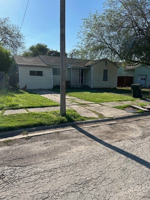 view of front of house with a front lawn