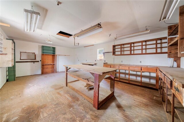 13341 Scenic Cir, Corpus Christi, TX 78410 - interior space featuring a garage and a workshop area