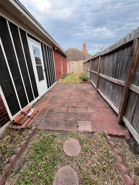 view of yard featuring a patio area