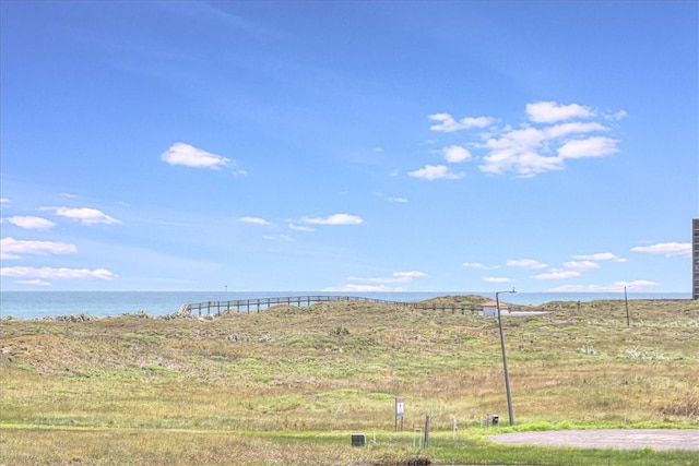 view of yard featuring a water view