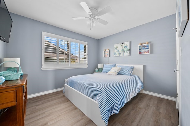 1819 Bay Shore Dr, Rockport, TX 78382 - bedroom with wood finished floors, baseboards, and ceiling fan