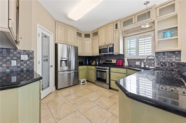 kitchen with sink, pendant lighting, appliances with stainless steel finishes, and tasteful backsplash