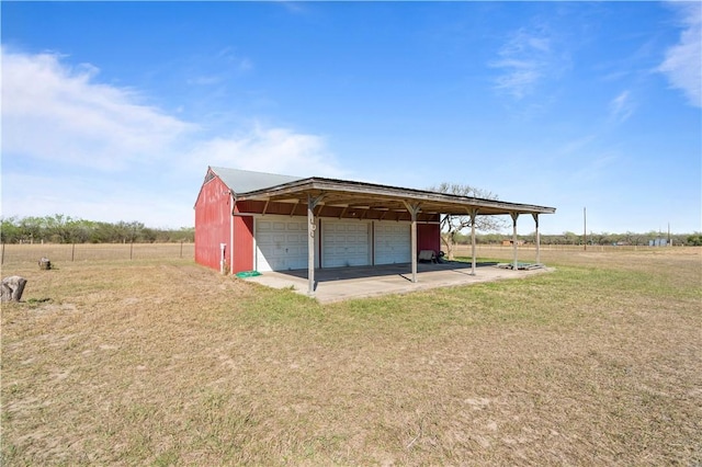 view of pole building featuring a lawn