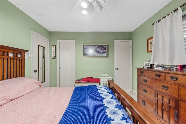 bedroom with ceiling fan