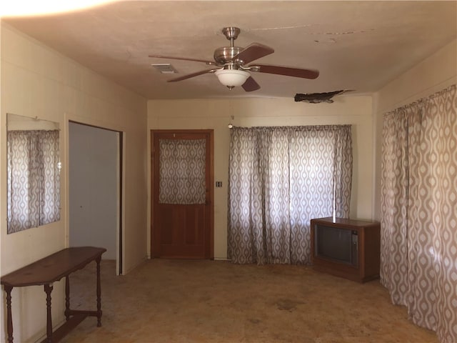 carpeted empty room featuring ceiling fan