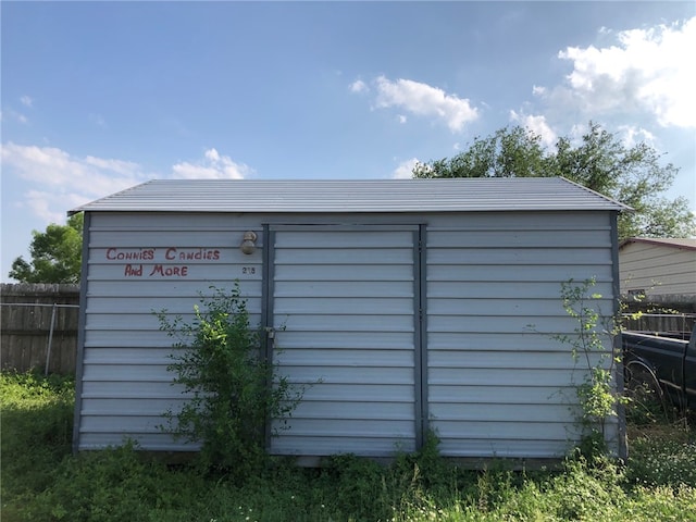 view of outbuilding