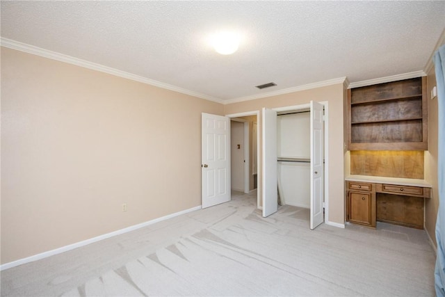 unfurnished bedroom featuring light carpet, a closet, crown molding, and a textured ceiling