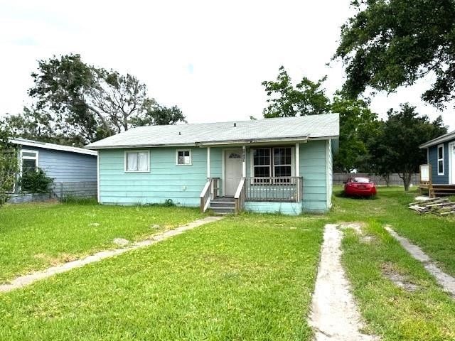 view of front of house with a front yard