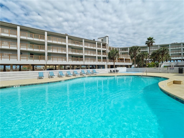 view of swimming pool