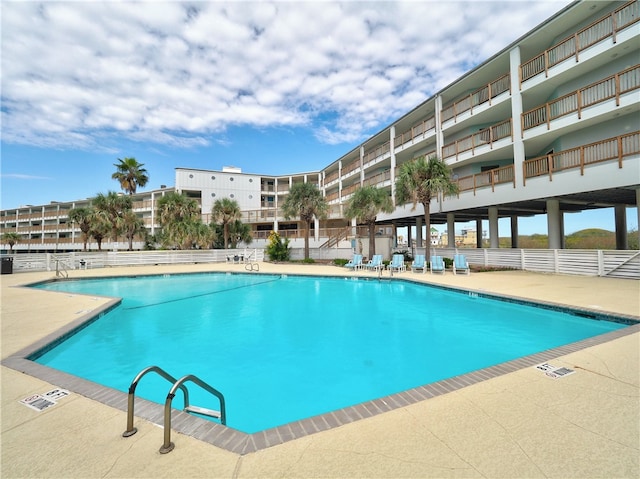 view of swimming pool