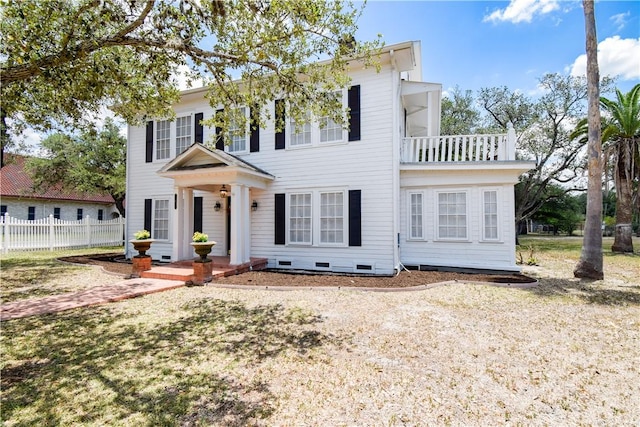 203 S Bowie St, Sinton, TX 78387 - colonial house with fence, crawl space, and a balcony