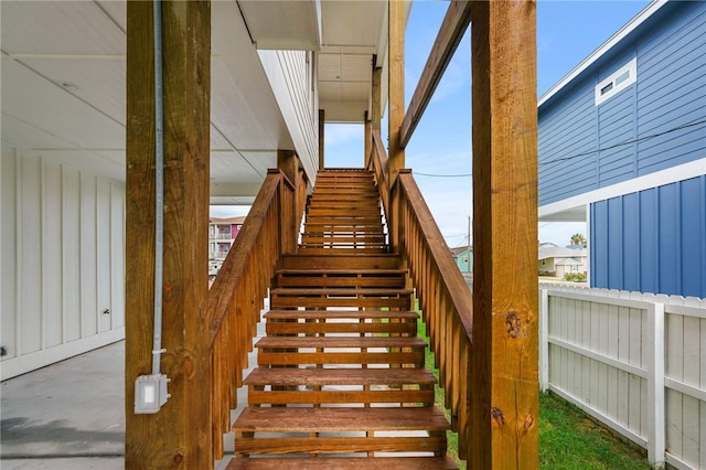 1007 S Live Oak St, Rockport, TX 78382 - view of staircase