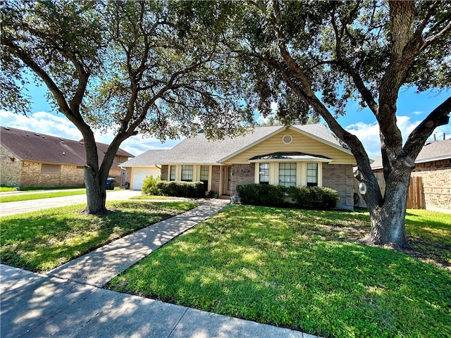 single story home featuring a front lawn