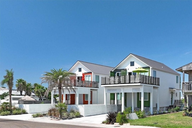 view of front of home featuring a balcony