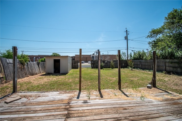 view of yard with a shed