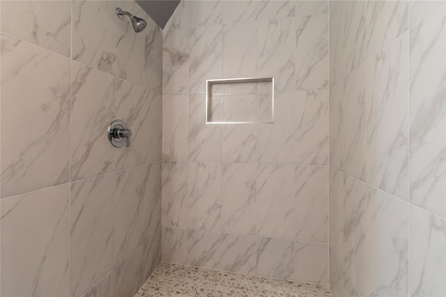 bathroom featuring tiled shower