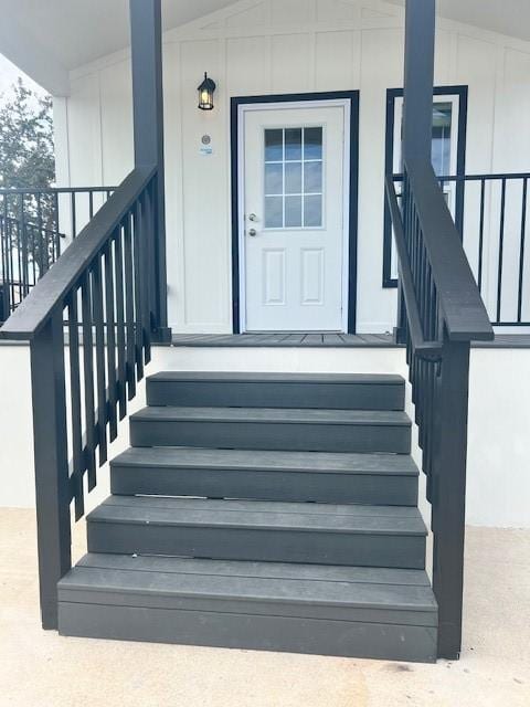 doorway to property featuring covered porch