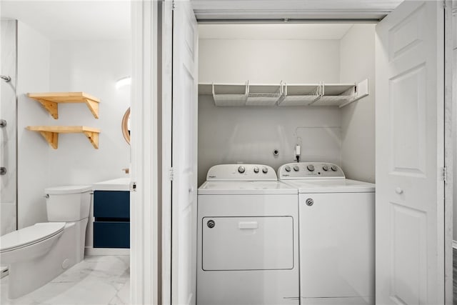 washroom featuring washing machine and clothes dryer