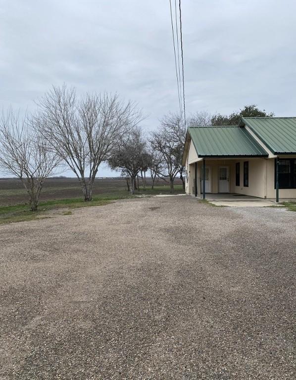 view of yard with gravel driveway