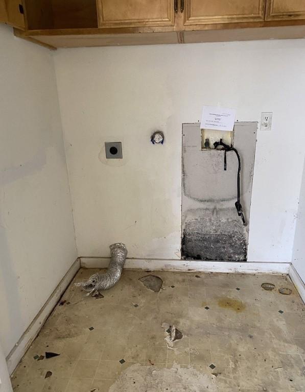 laundry area with cabinet space, electric dryer hookup, and washer hookup