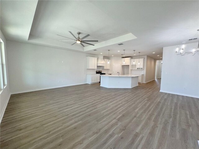 2550 Las Estrellas St, Corpus Christi, TX 78414 - unfurnished living room with baseboards, light wood-type flooring, a chandelier, a ceiling fan, and recessed lighting