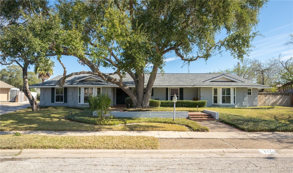 ranch-style house with a front yard