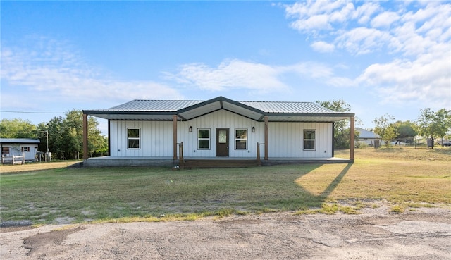 modern farmhouse style home with a front lawn