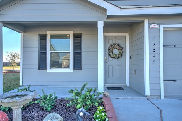 entrance to property featuring a porch