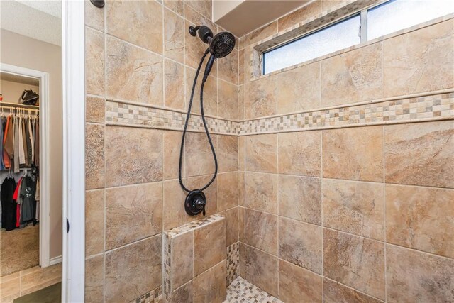 6309 Brianna Cir, Corpus Christi, TX 78414 - bathroom with tiled shower and a walk in closet