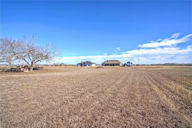 view of yard featuring a rural view