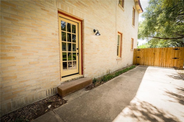 1107 N Adams St, Beeville, TX 78102 - view of patio featuring entry steps and a gate