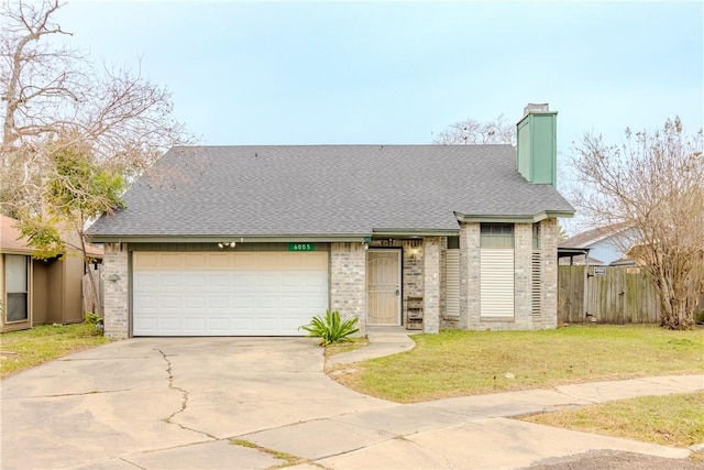 view of front facade featuring a garage and a front yard