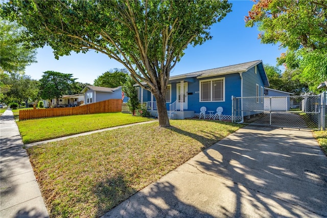 view of front of property with a front yard