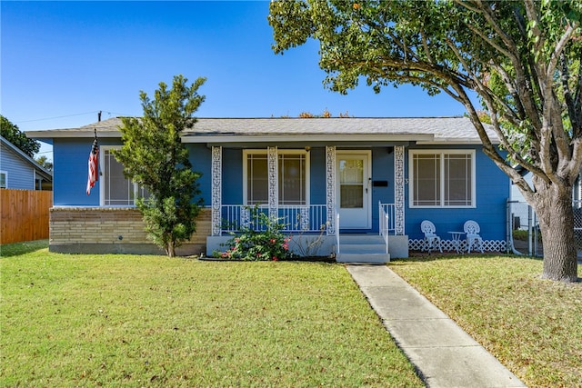 view of front of house featuring a porch and a front yard