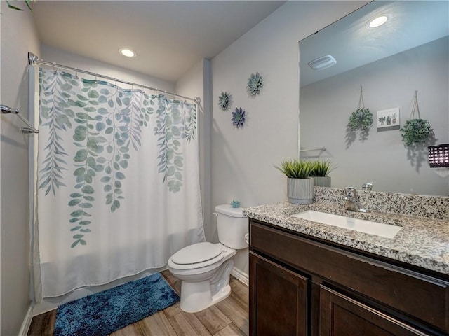 2693 Excelsior Blvd, Corpus Christi, TX 78415 - bathroom with vanity, wood finished floors, shower / tub combo with curtain, and recessed lighting