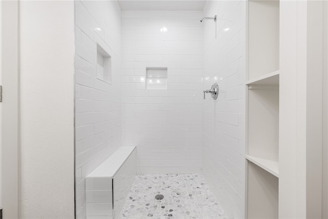 bathroom featuring tiled shower