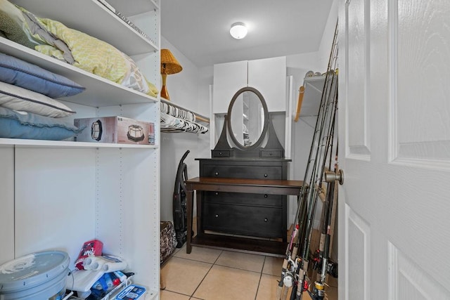 walk in closet featuring light tile patterned floors