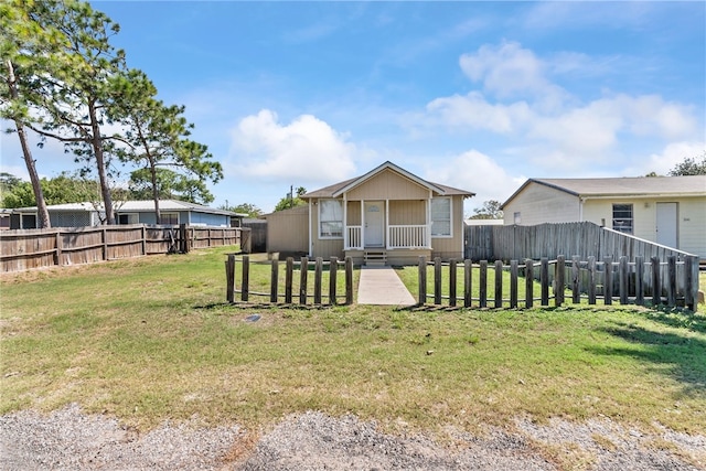 view of front facade with a front lawn