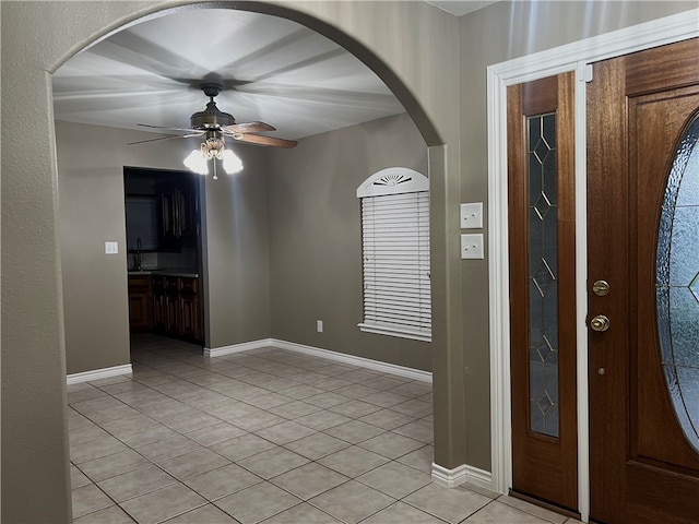 tiled foyer entrance with sink and ceiling fan