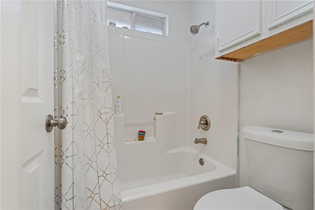 bathroom featuring shower / tub combo with curtain and toilet