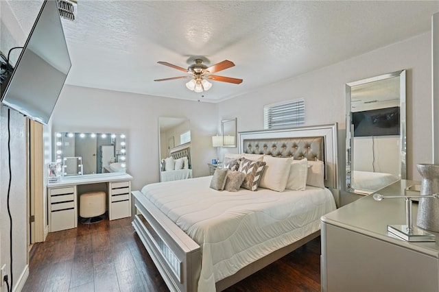 6205 Londonderry Dr, Corpus Christi, TX 78415 - bedroom with dark wood-type flooring, a textured ceiling, and a ceiling fan