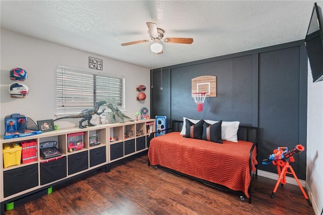 6205 Londonderry Dr, Corpus Christi, TX 78415 - bedroom featuring wood finished floors, a textured ceiling, and a ceiling fan