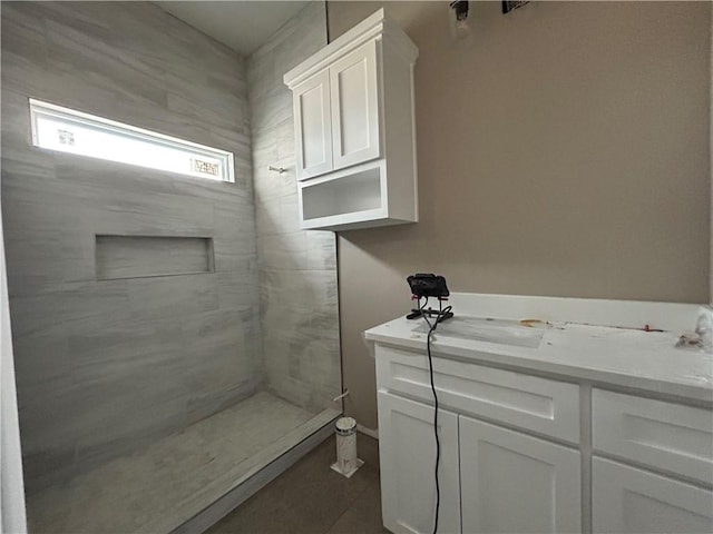 bathroom featuring tiled shower