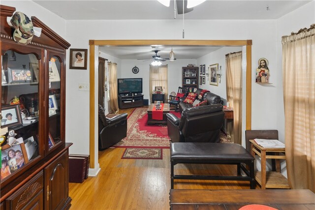 living room with light hardwood / wood-style floors and ceiling fan